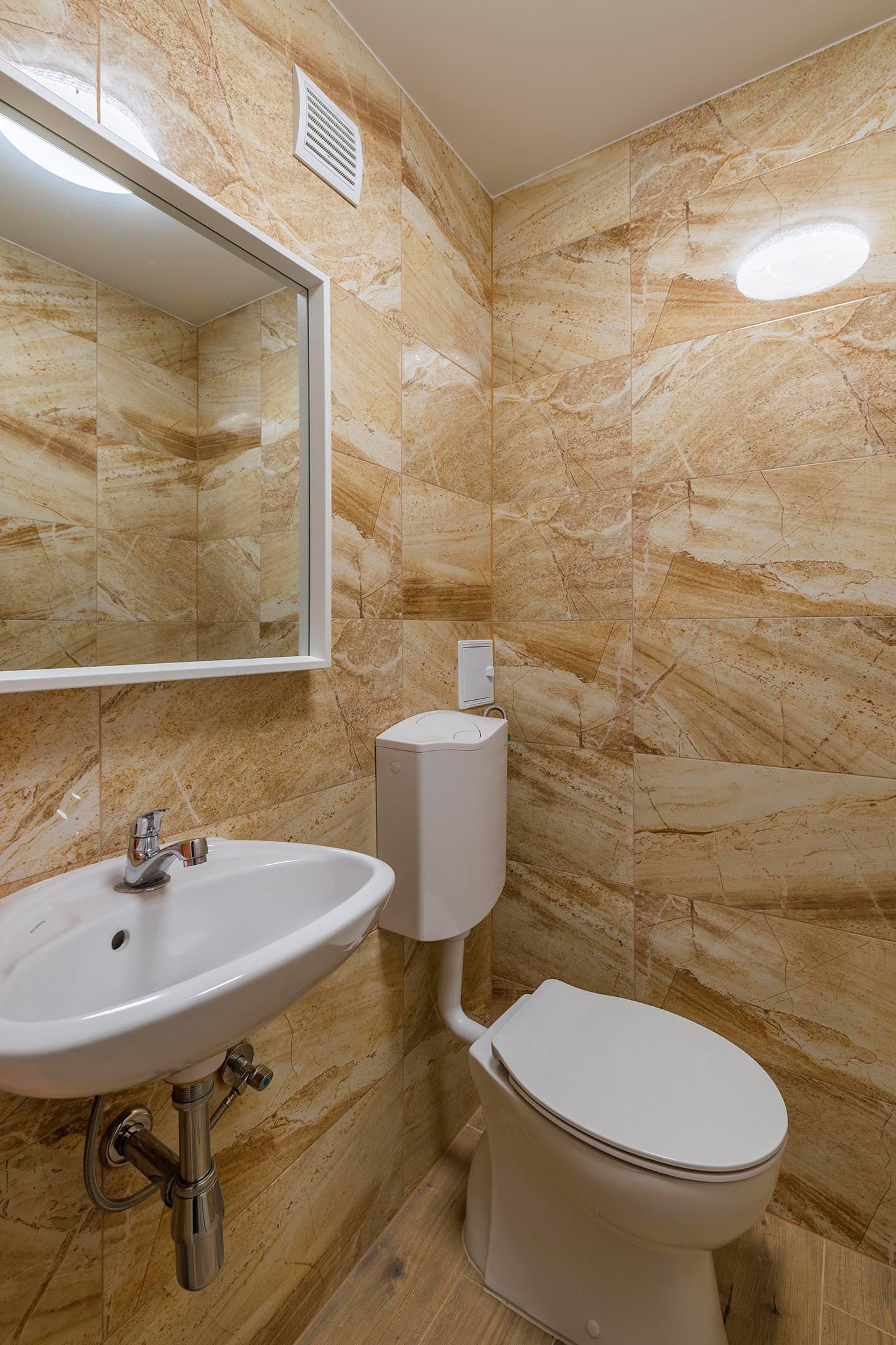 zasebni WC